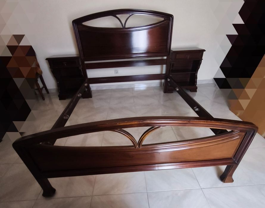 Cama casal e 2 mesas cabeceira