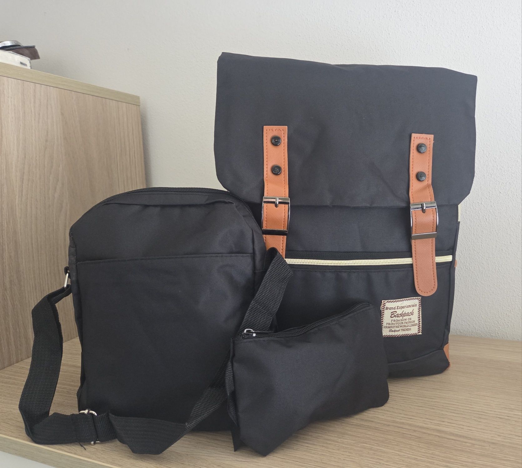 Mochila unisexo + acessórios