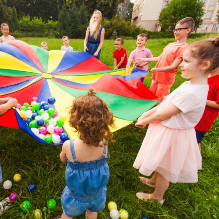 Animacje  dla dzieci animatorka  wata cukrowa dmuchaniec bańki mydlane