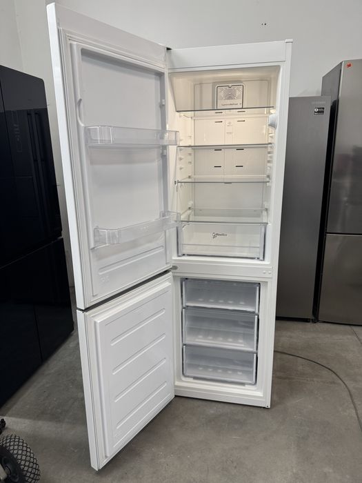 Холодильник Whirlpool 2 м no frost