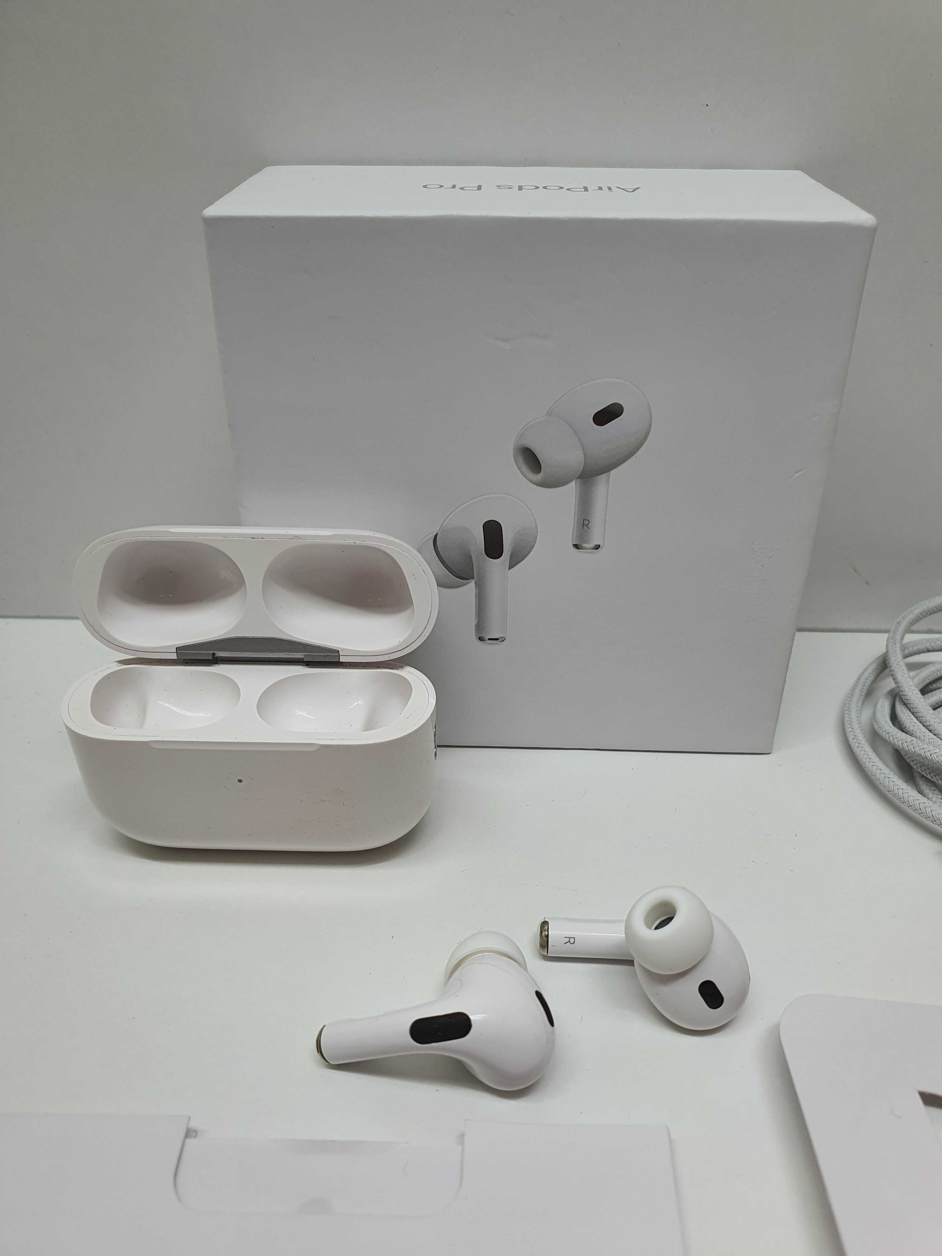 Apple Słuchawki AirPods Pro (2. generacji) z etui MagSafe (USB-C)