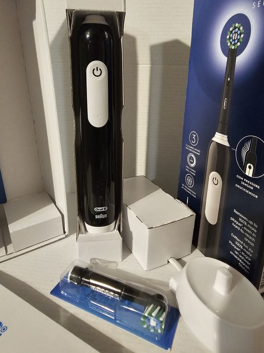Електрична зубна щітка Oral-B Braun Pro Series 1 чорна