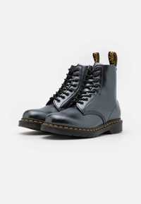 botki / glany DR. MARTENS, rozm. 40, Silver Chroma