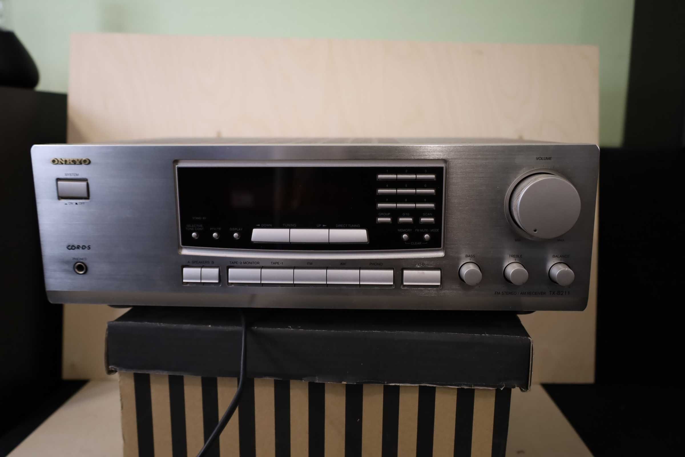 Amplituner stereo Onkyo TX-8211