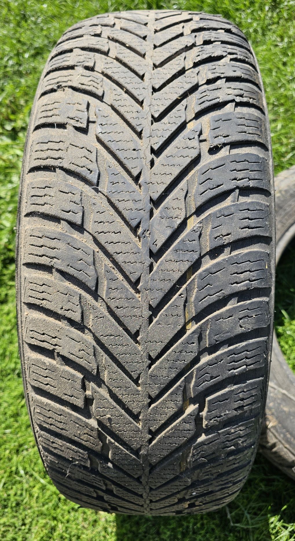 Opony wielosezonowe Nokian 215/60R17