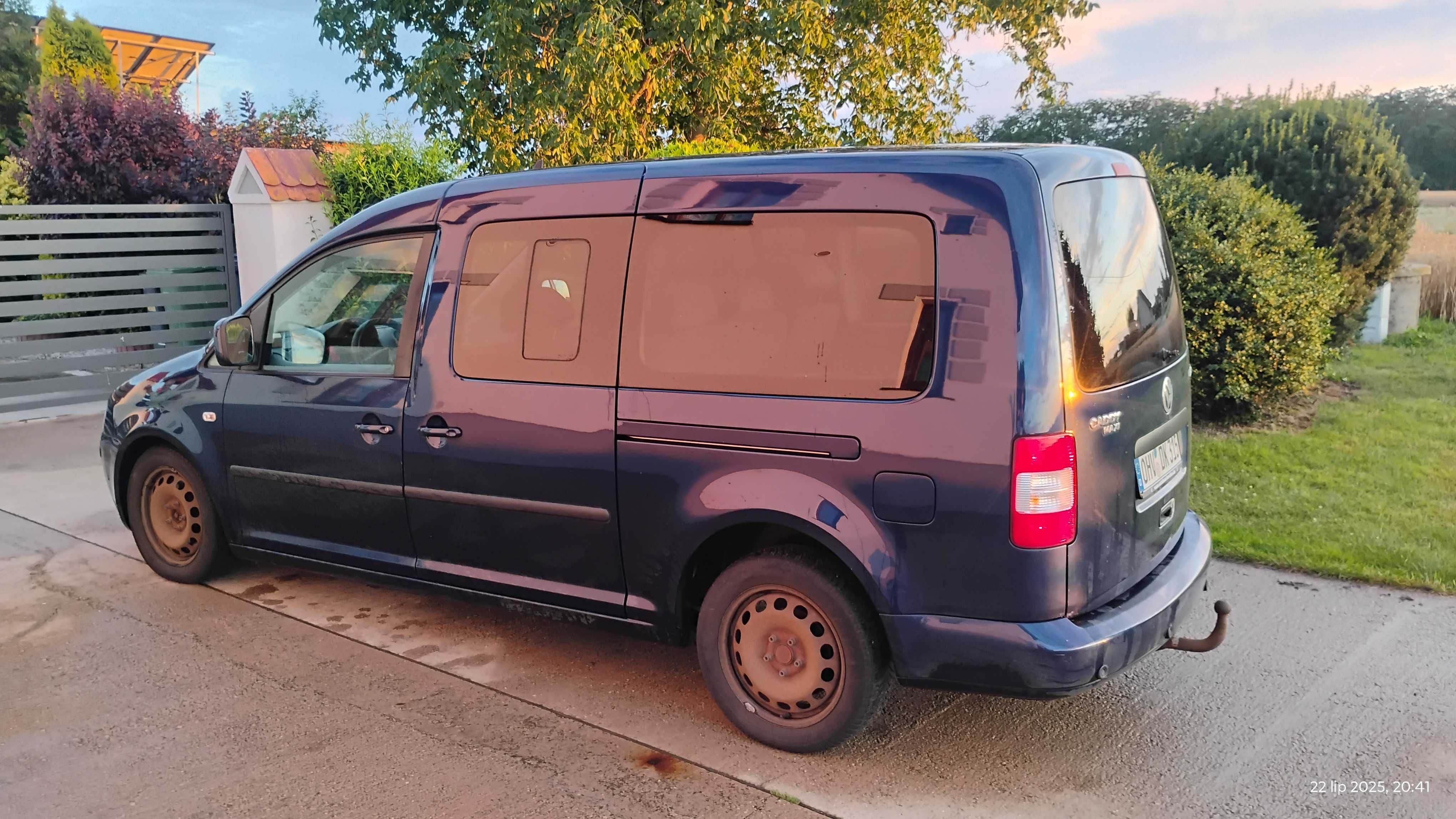 VW Caddy Maxi w bardzo bogatej wersji