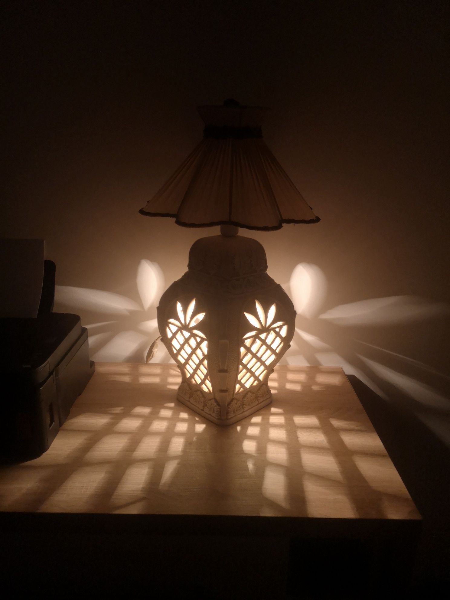 Lampa stojąca porcelanowa.