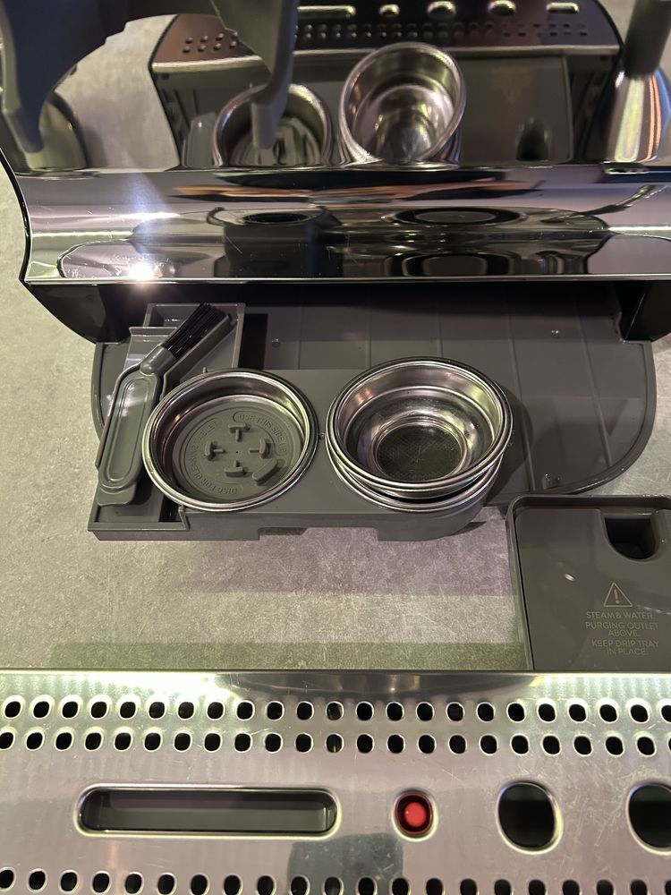 Kolbowy ekspres z młynkiem SMEG EGF03BLEU Jak Nowy!!