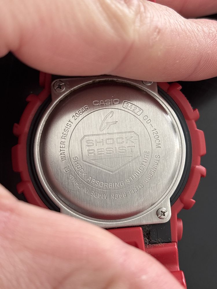 Casio G-SHOCK camuflado vermelho