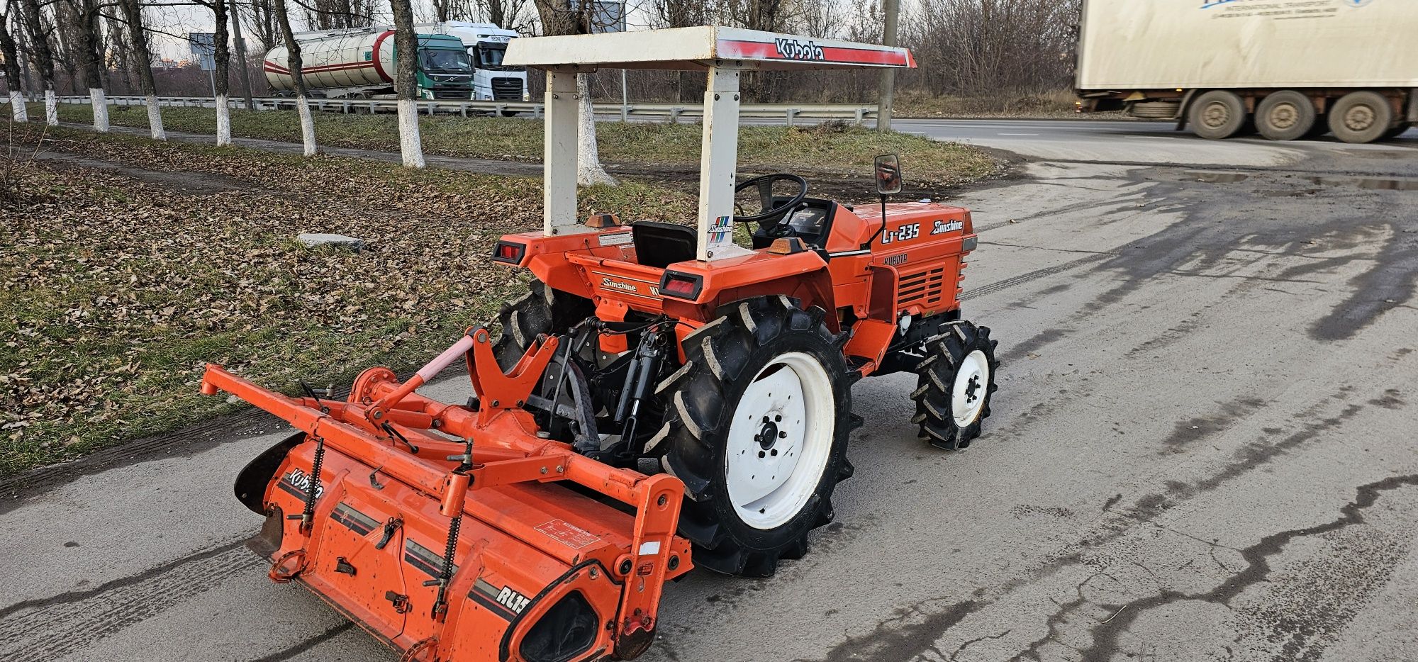 Мінітрактор Трактор Японский Kubota L1-235