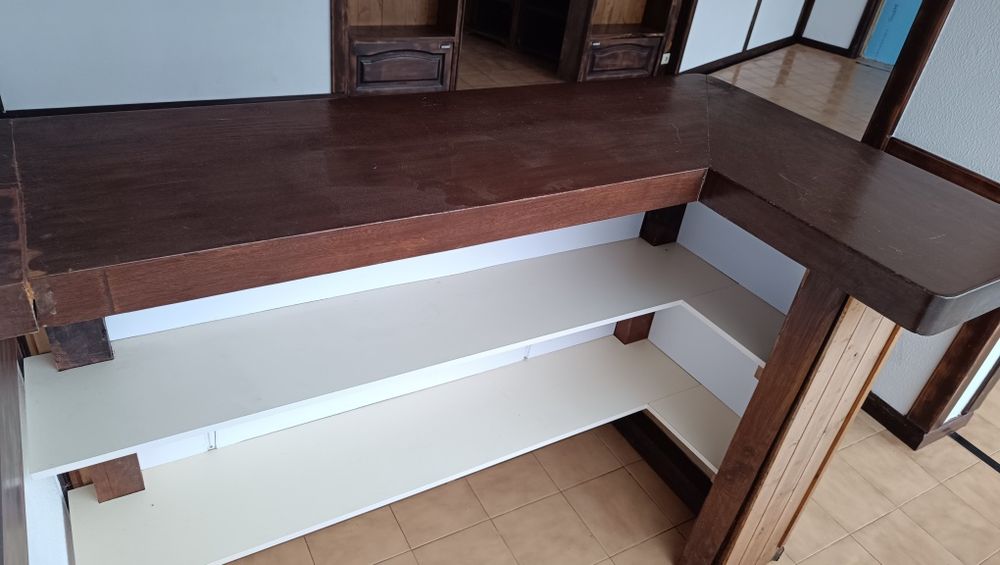 Balcão em madeira