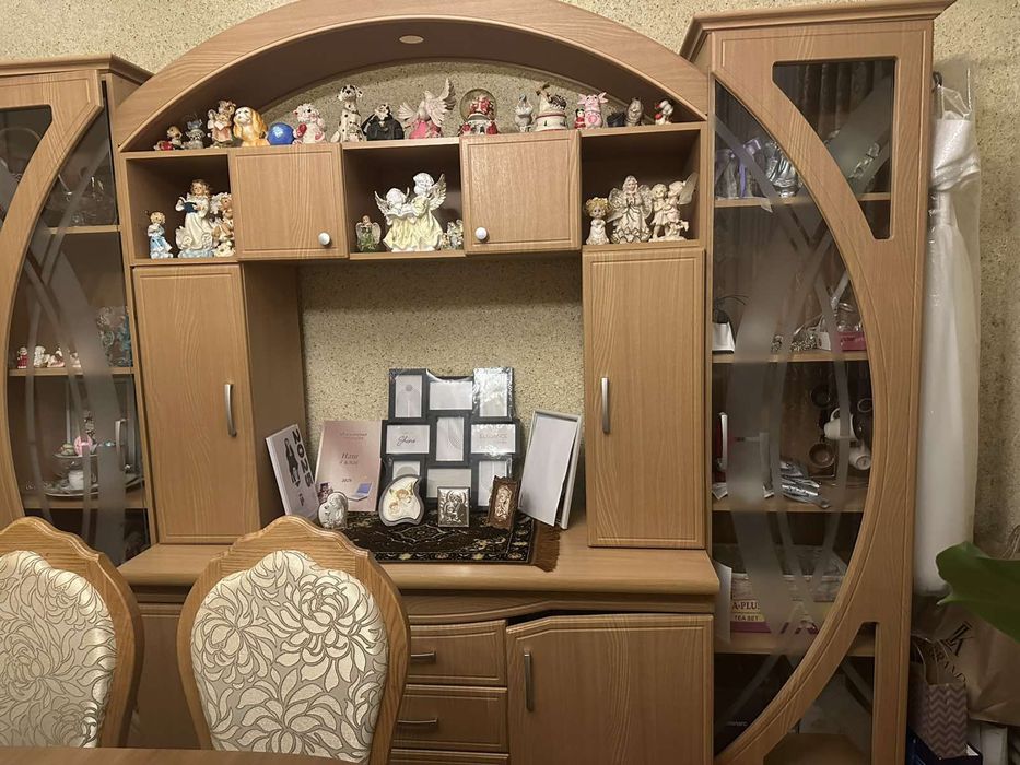 Стінка в кімнату