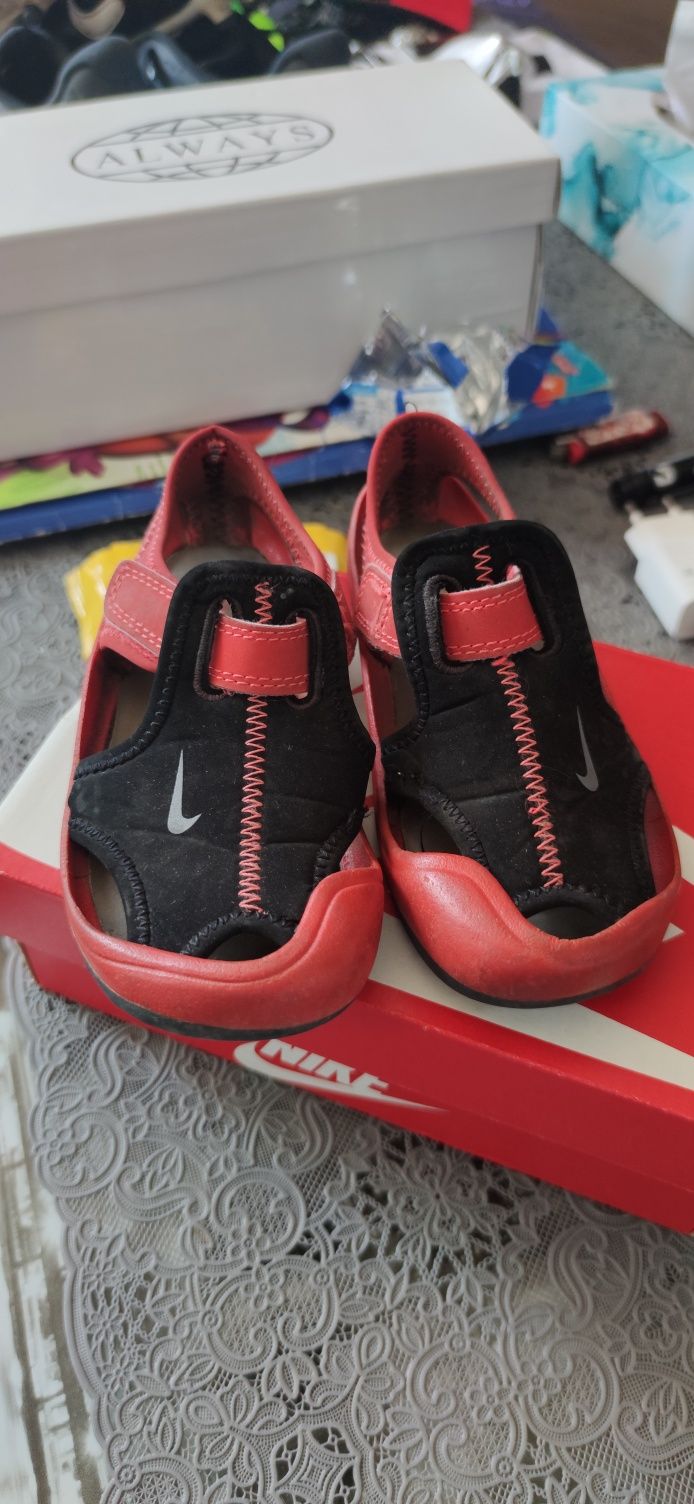 Sandały Nike 27 i klapki do wody gratis