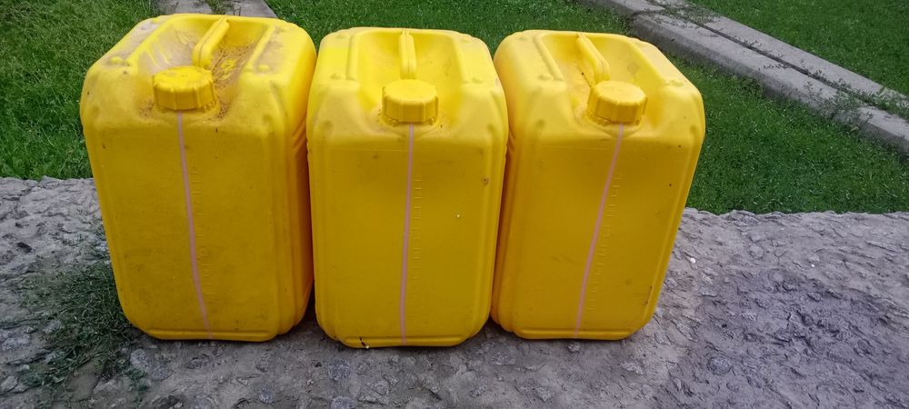 Пластмасові баклажки харчові