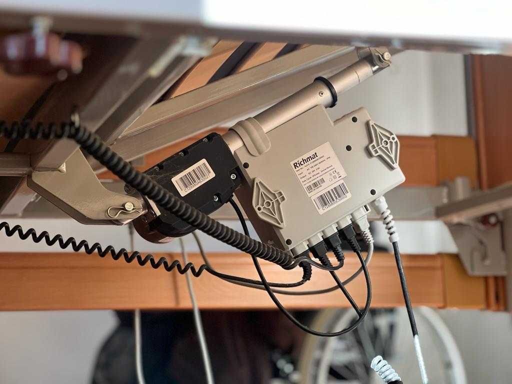 Cama articulada electrica com colchão anti-escaras (Leiria)