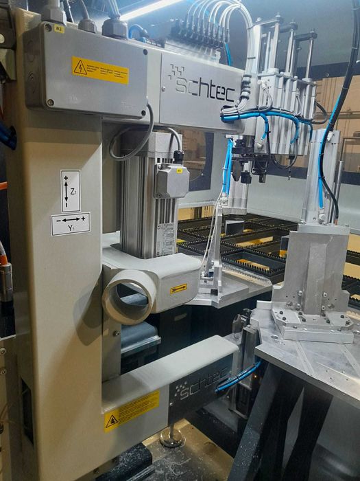 Maquina centro de limpeza  CNC para caixilharia em PVC