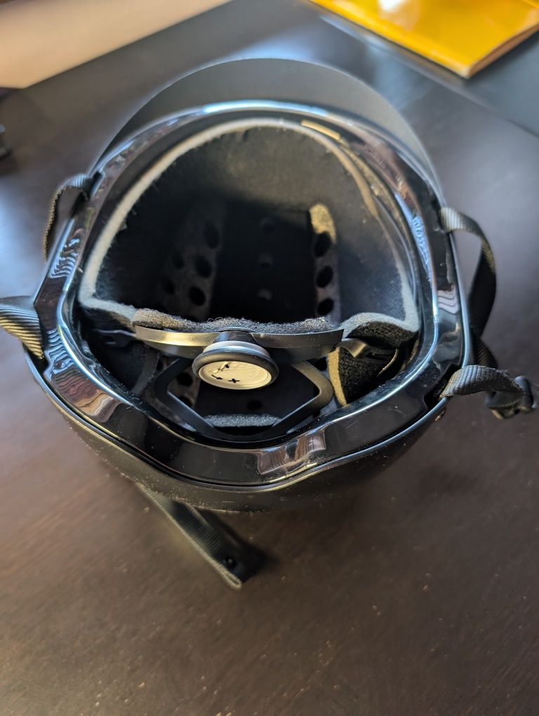 Kask do jazdy konnej fouganza czarny regulowany jeździecki toczek