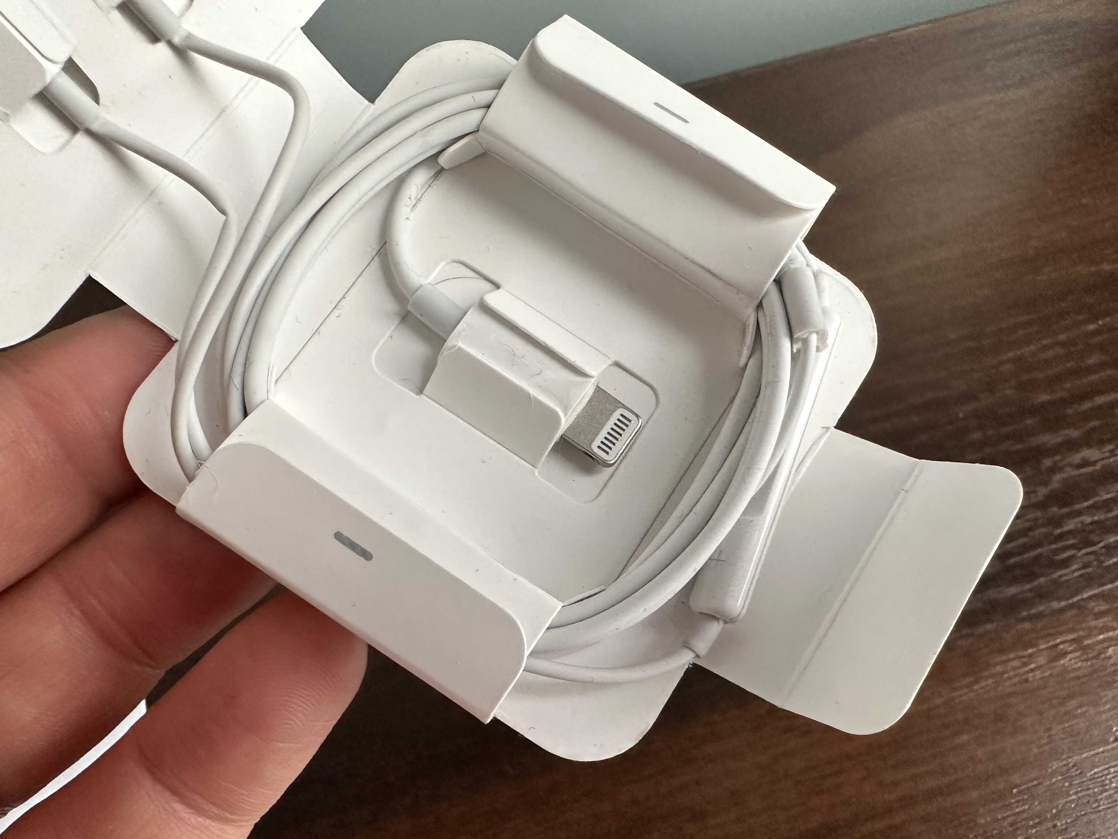 Apple A1748 — проводные наушники EarPods — белые