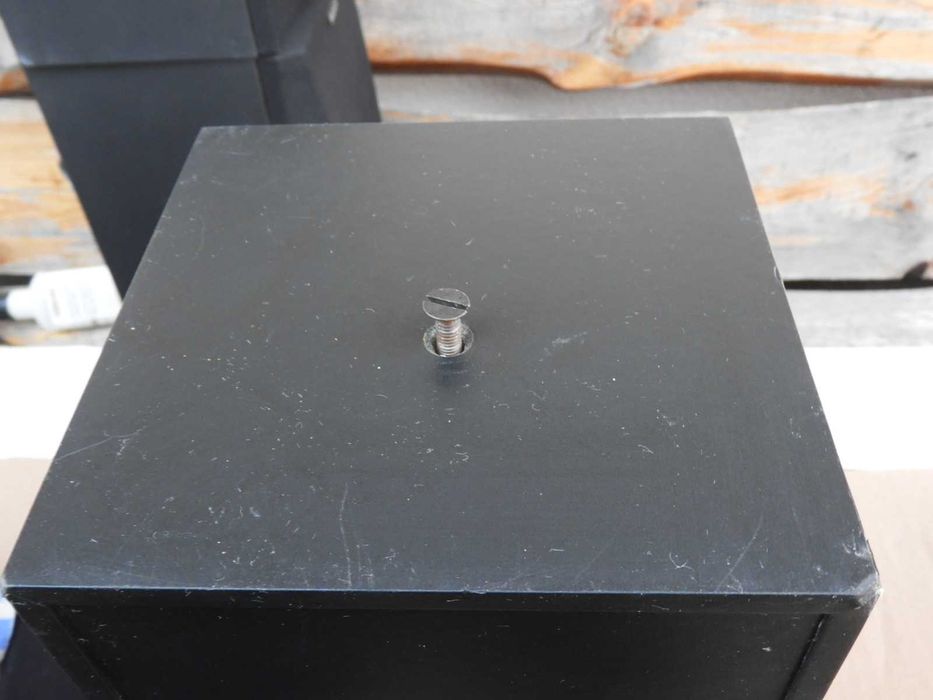 Kolumny Teufel M 80 część zestawu stereo lub kina domowego.