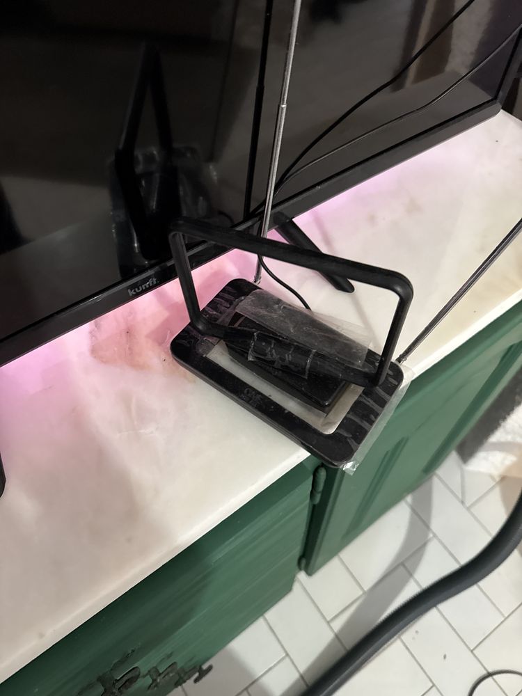 Tv led 73 cm compri a foncionar bem com comando para despachar