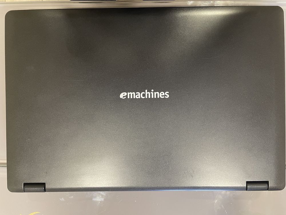 Acer emachines e528