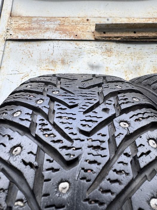 175/65 r14 Nokian Hakkapeliitta 8 зима шип (6+ мм.) конец 2017 года