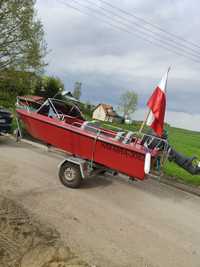 Łódź motorowa z silnikiem suzuki