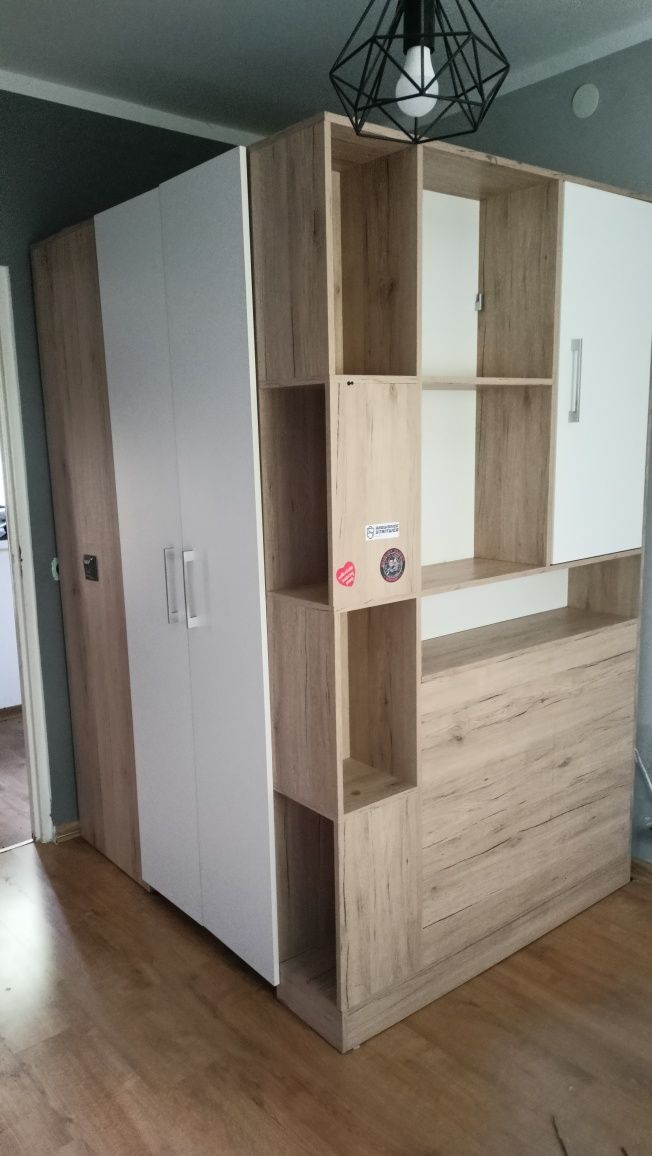 Meble młodzieżowe z szafą garderobianą