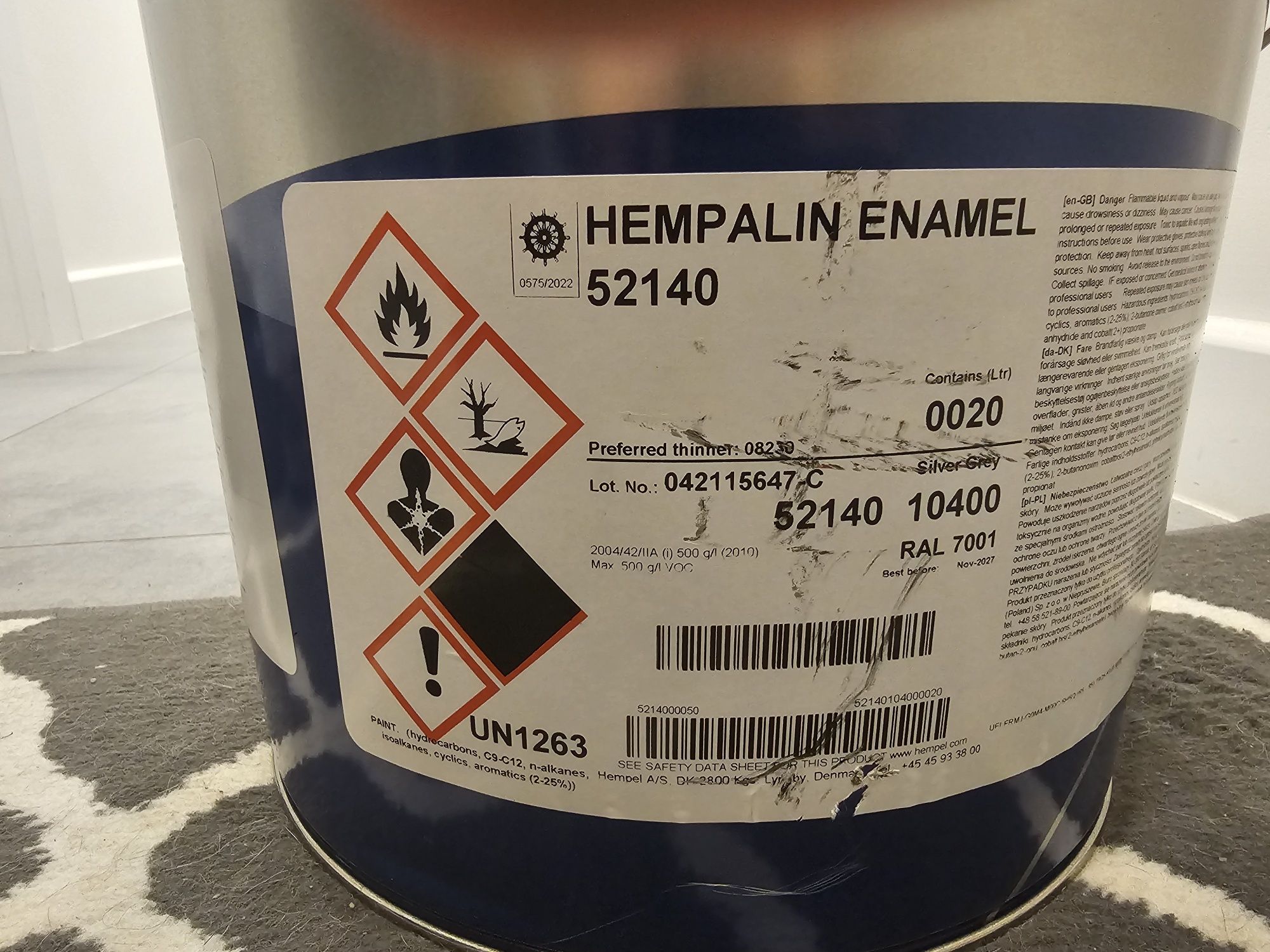 Farba Hempel szara lub czarna