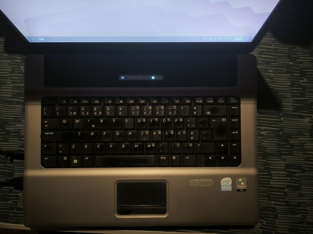 Portátil HP Antigo - Intel Pentium (Com Linux instalado)