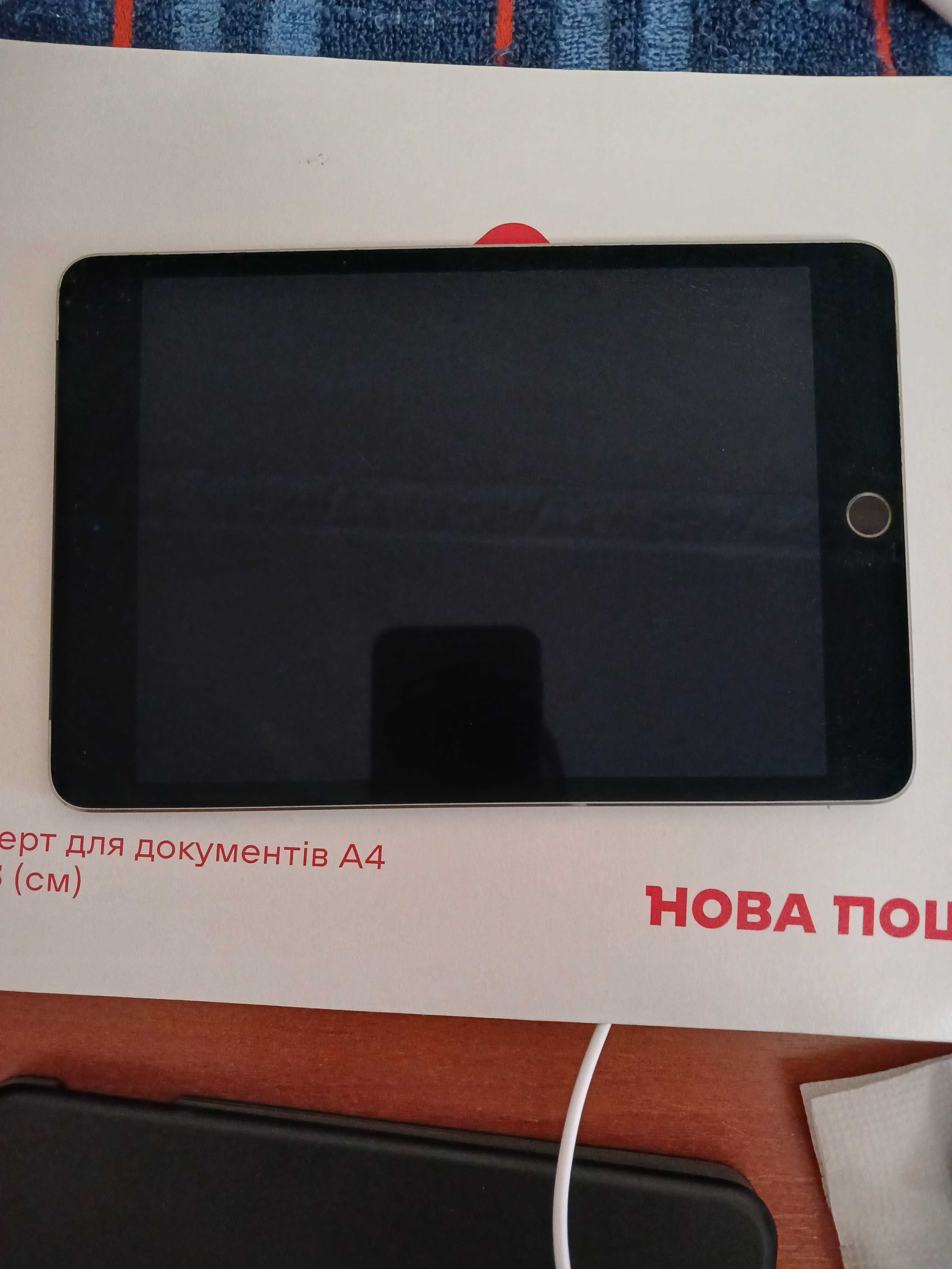 Планшет iPad 4 mini