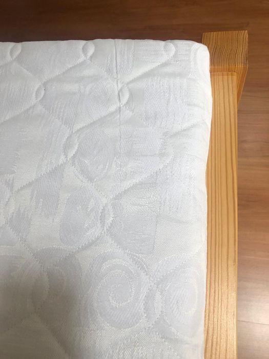 Łóżko sosnowe materac 140/200