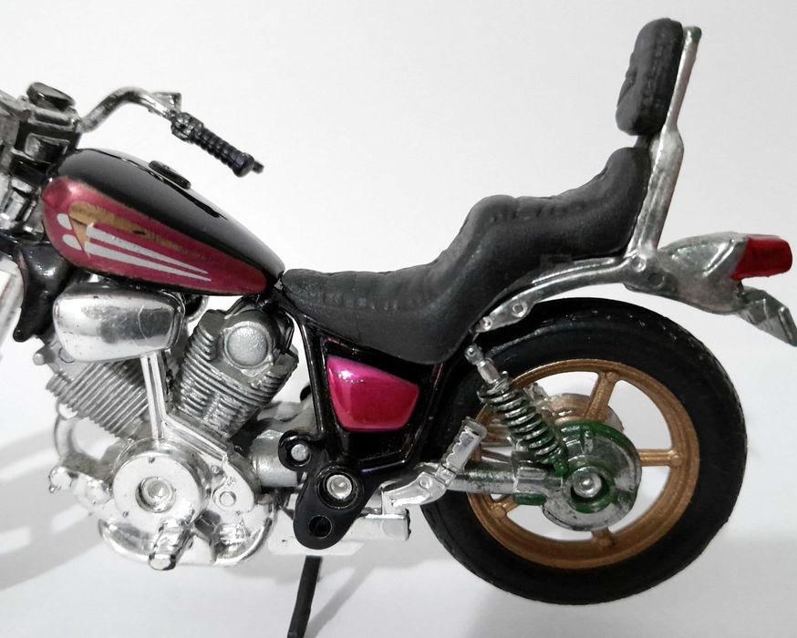 Moto miniatura Yamaha XV1100 Virago - Maisto escala 1/18
