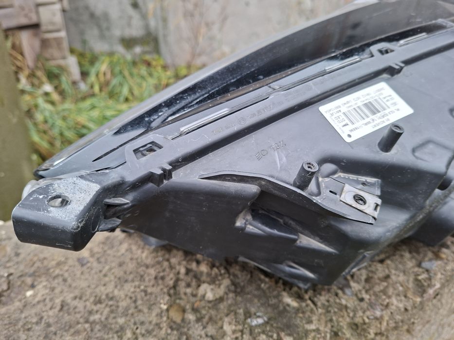 Фара права Форд Мондео МК5 динамічна