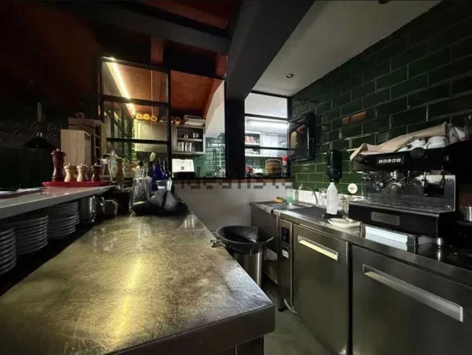 Cocktail bar, restaurante para trespasse na Praça dos Poveiros