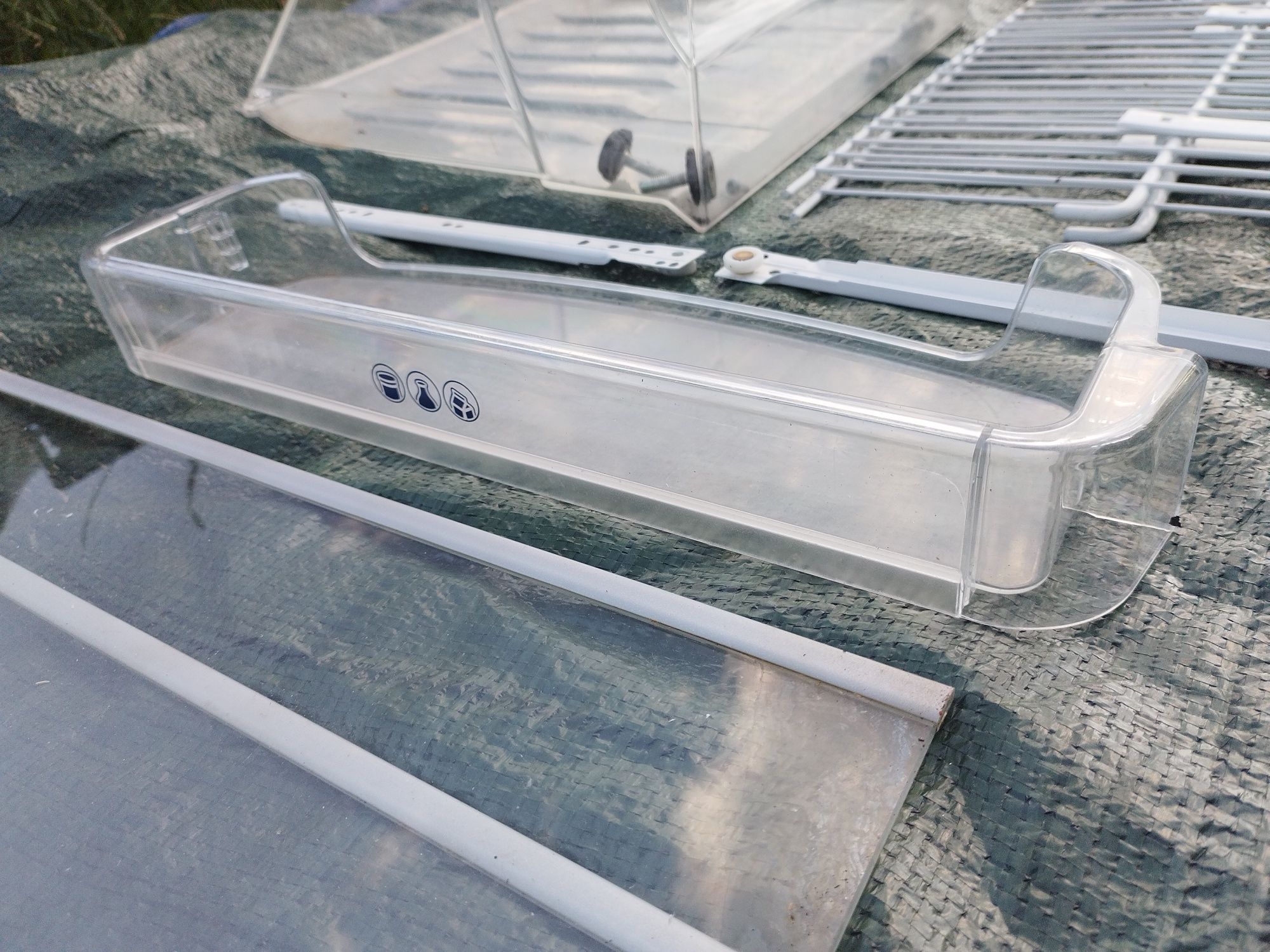 Wyposażenie lodówki whirlpool WBC3545 A+ NFCXL półka szklana balkonik