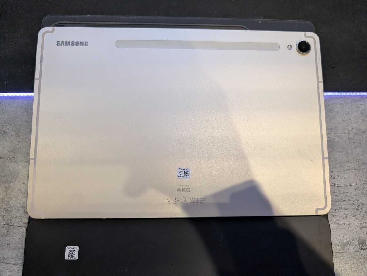 Samsung Galaxy Tab S9 256GB Wi-Fi, SM-X710NZAEEUE +Keyboard book cover