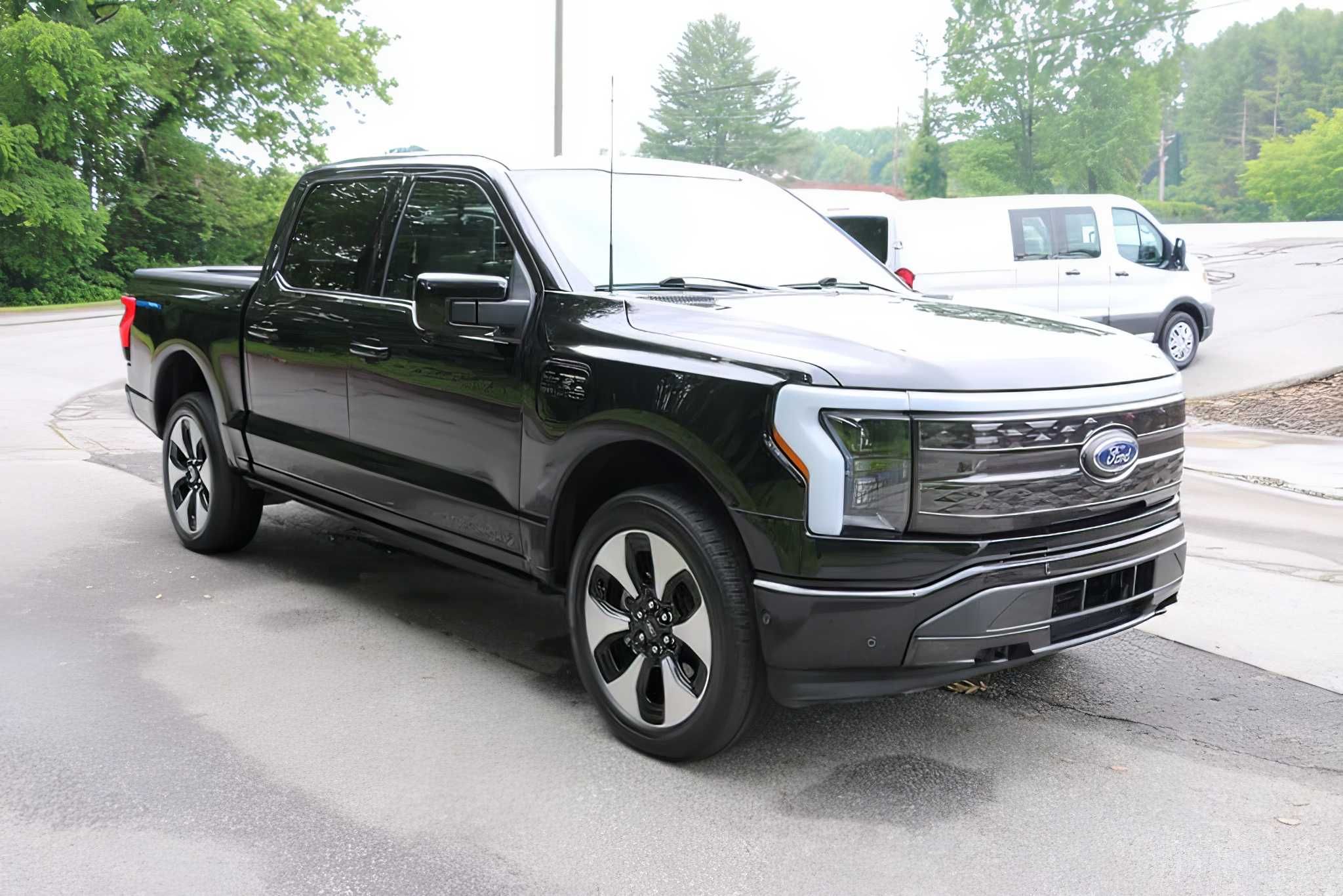 2023 Ford F-150 Lightning Platinum