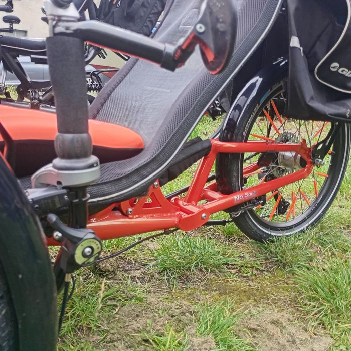 Rower poziomy trójkołowy