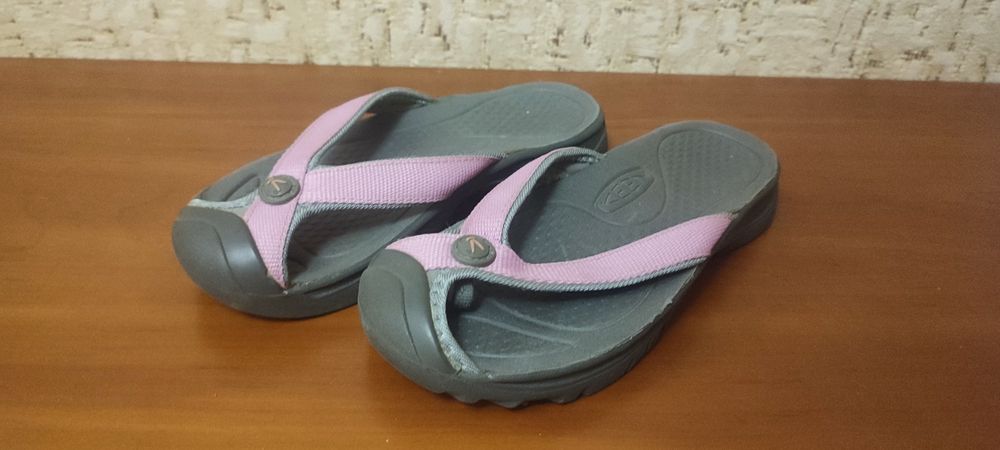 Шлепанцы Keen пляжные сандалии