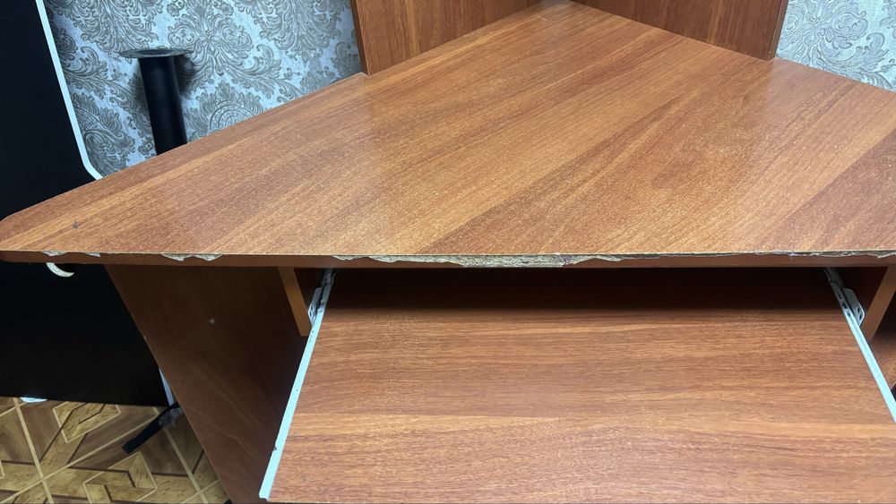 Продам стіл в гарному стані