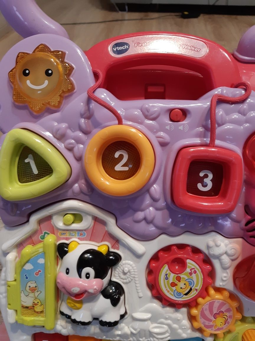 Chodzik  Fisher Price z zabawką interaktywną