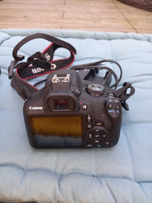 Máquina Fotográfica Canon EOS 2000D