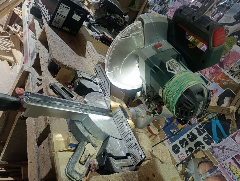 Metabo стрічкова шліфувальна машина, BAE 75 ,торцовка KGS 254M, пила