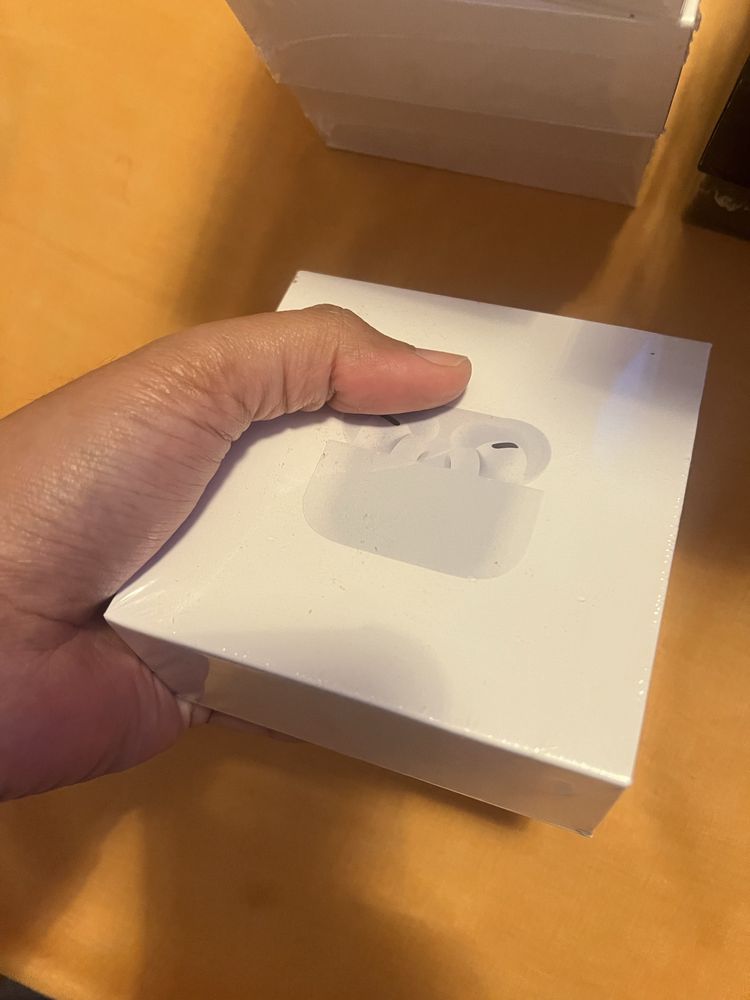 Vendo fones sem fio versao Pro e versão normal