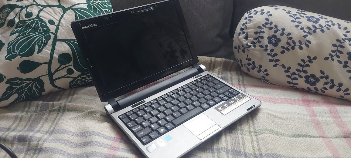 Laptop emachines 10.1 cala