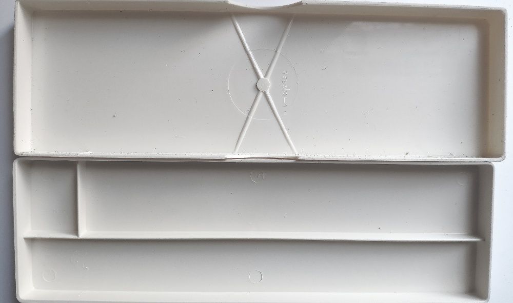 Пенал пластиковый для ручек и карандашей канцелярский