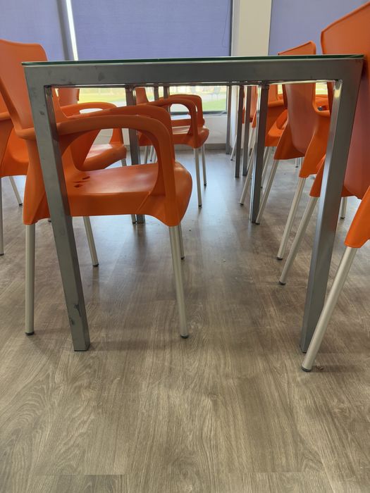 Mesa e cadeiras, Muito bom estado