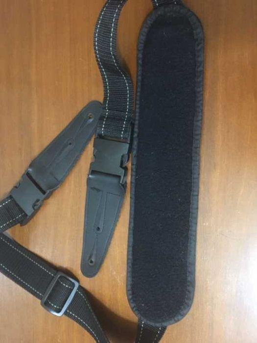 Correia para guitarra com grande almofada de ombro