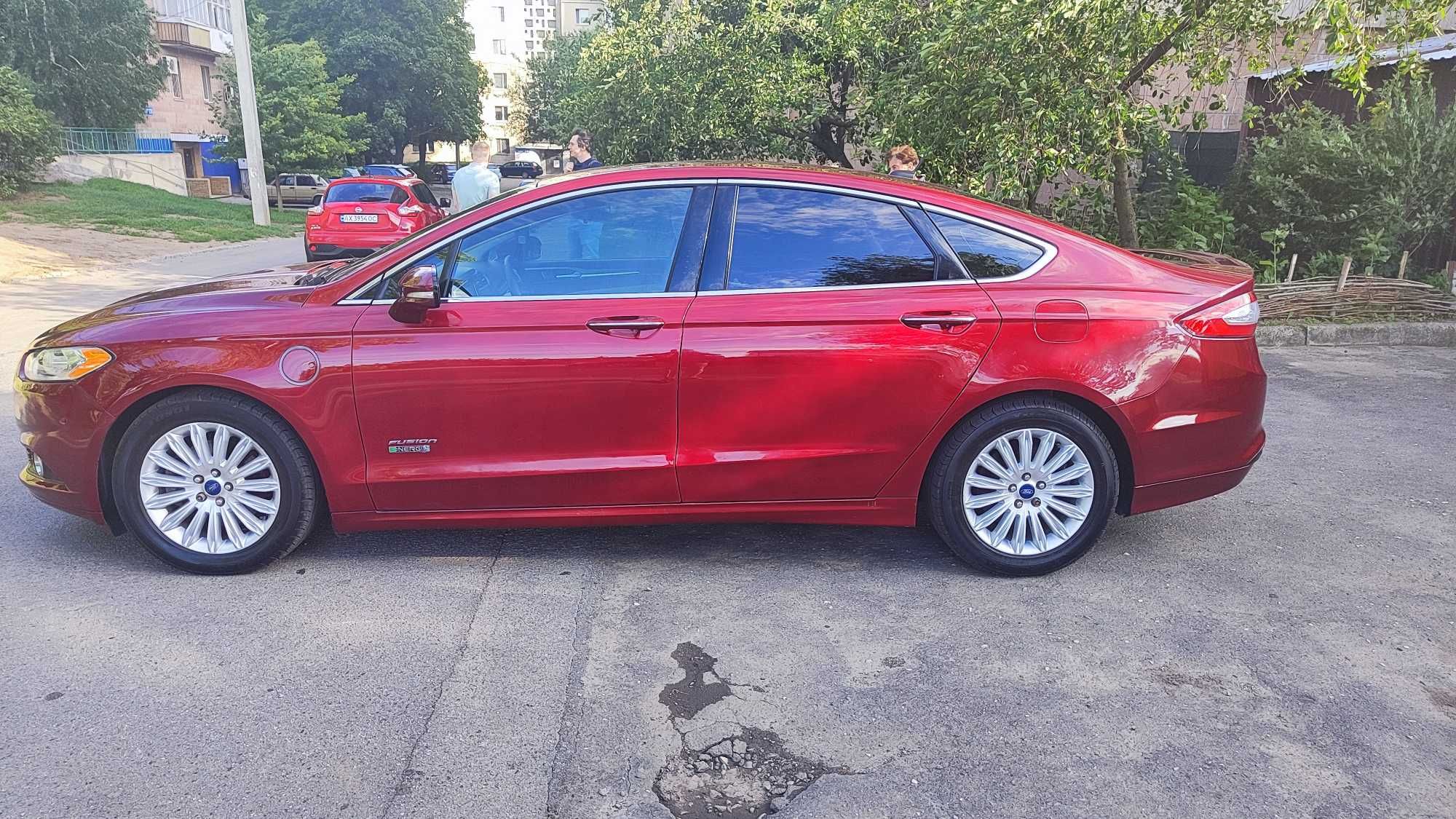 Ford Fusion Titanium PHEV 2014